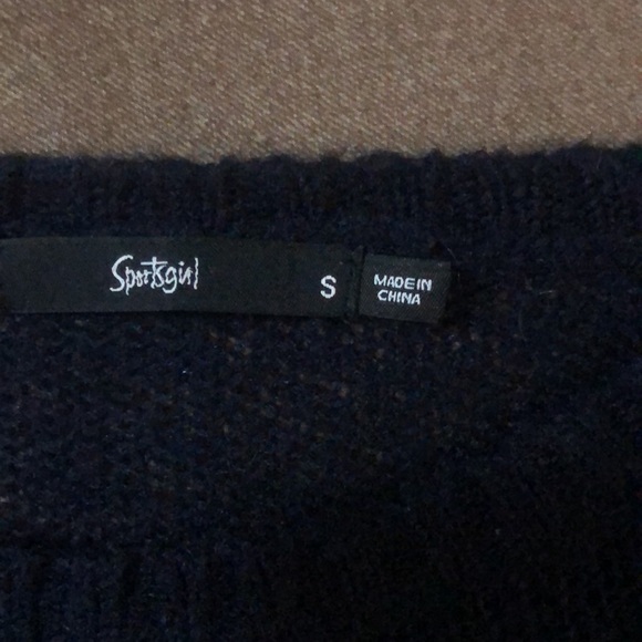 Sports girl trendy jumper - soft n cuddly And very complementry - Picture 5 of 6